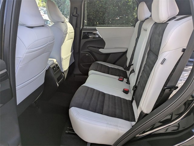 New 2025 Mitsubishi Outlander SE image 28