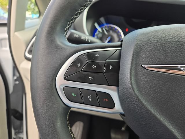 Used 2024 Chrysler Pacifica Touring-L FWD image 25