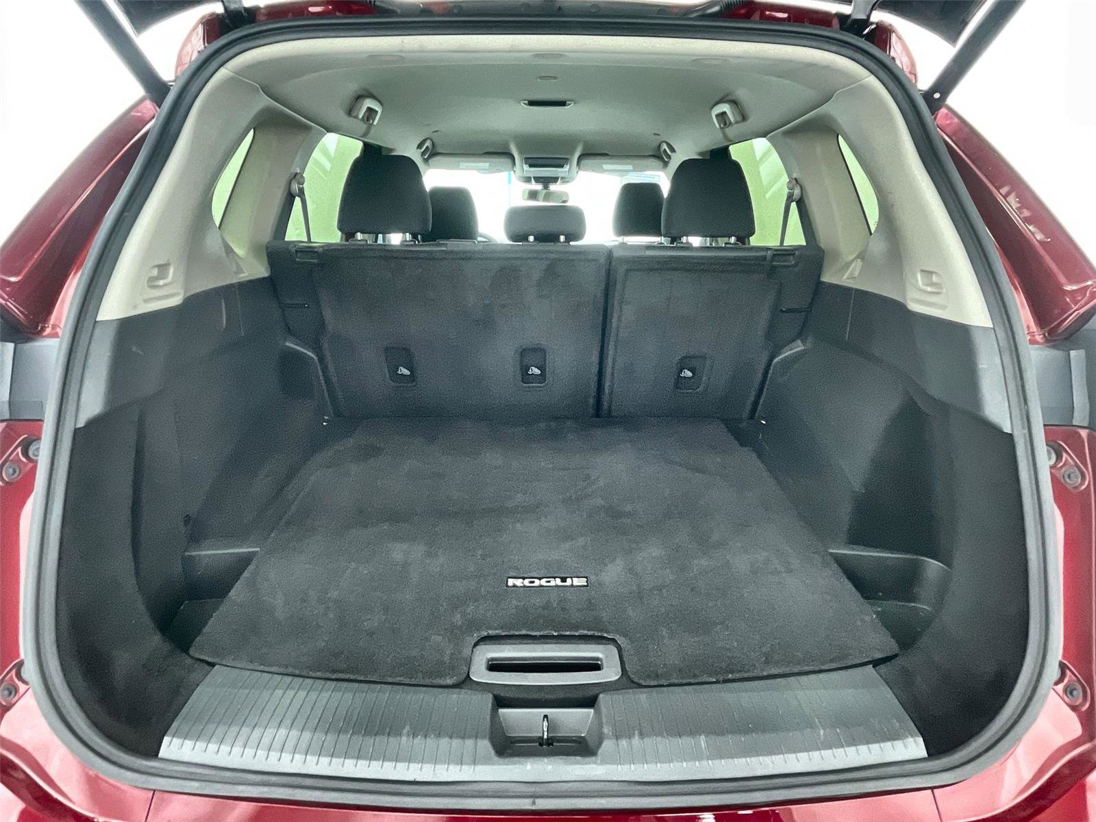 Used 2024 Nissan Rogue SV image 30