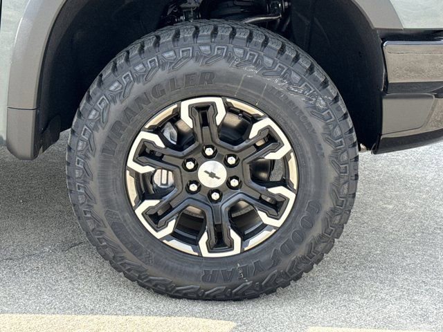 New 2026 Chevrolet Silverado 1500 ZR2 w/ LPO, Dark Essentials Package image 12