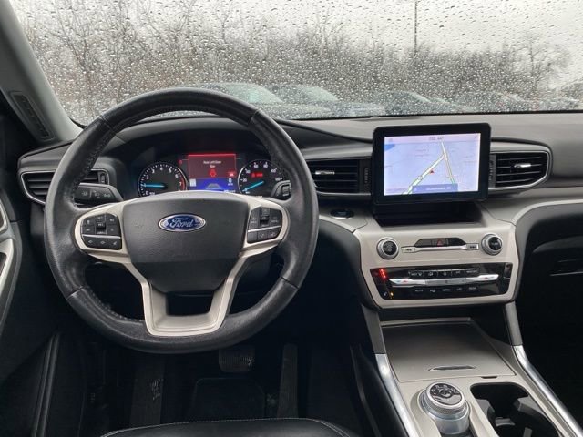 Used 2022 Ford Explorer XLT w/ Equipment Group 202A image 6