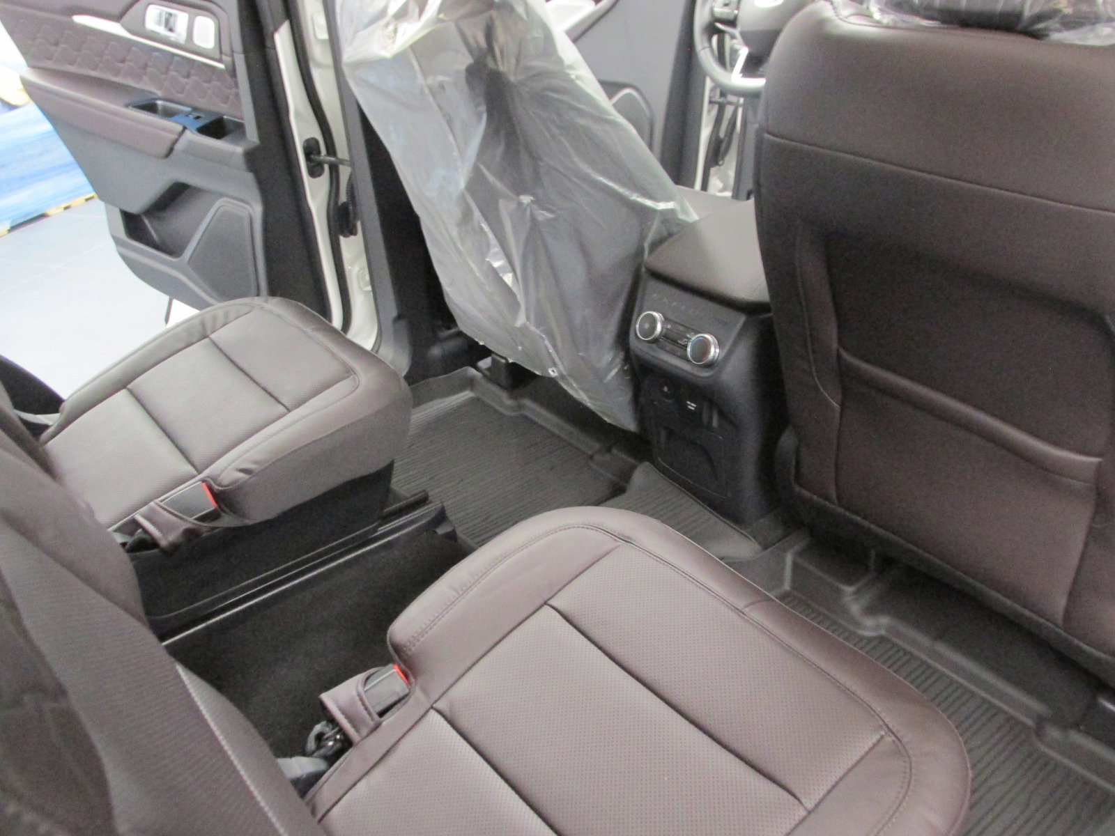 New 2025 Ford Explorer Platinum w/ Ultimate Package image 26
