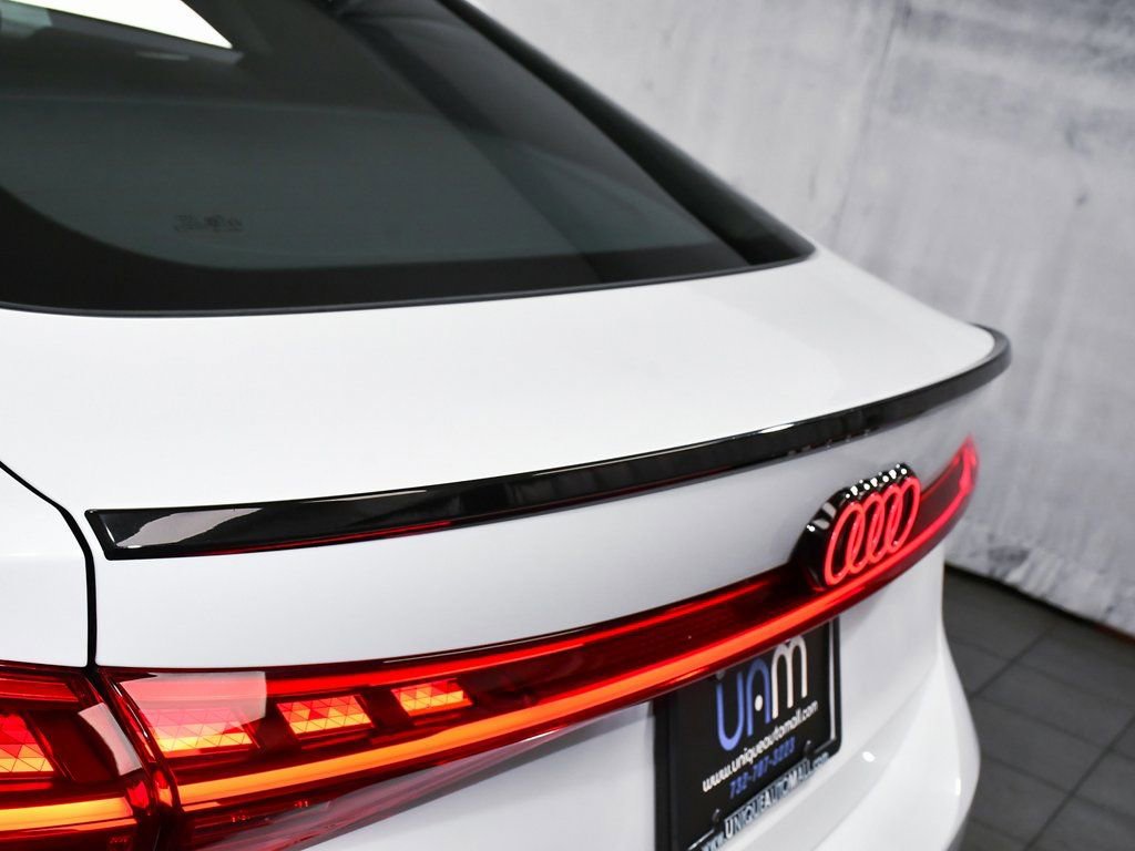 Used 2025 Audi S6 e-tron Prestige w/ 21" Black Optic Package image 89