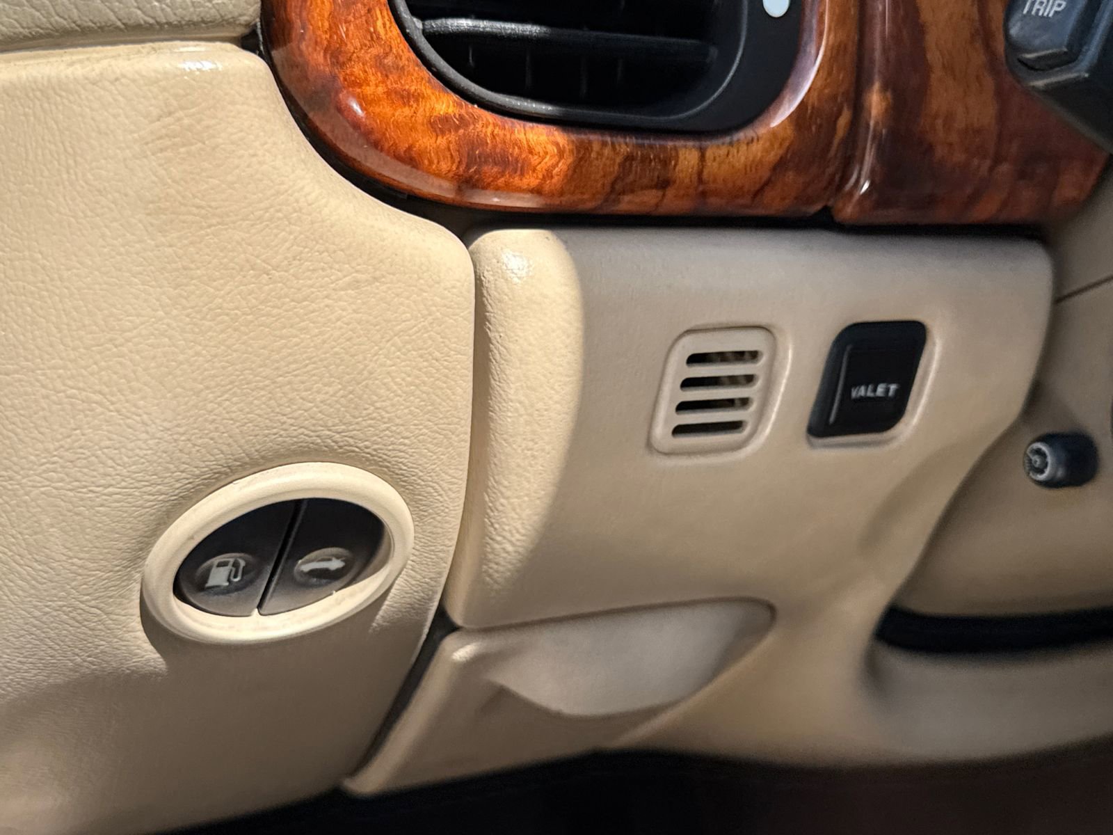 Used 2006 Jaguar XK8 Convertible image 16