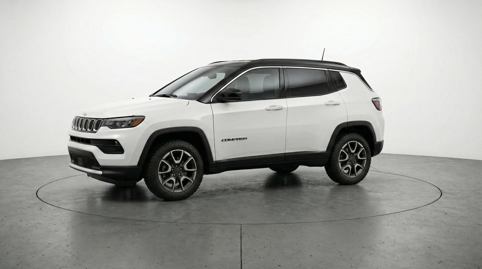 Used 2025 Jeep Compass Trailhawk AWD/4WD image 3