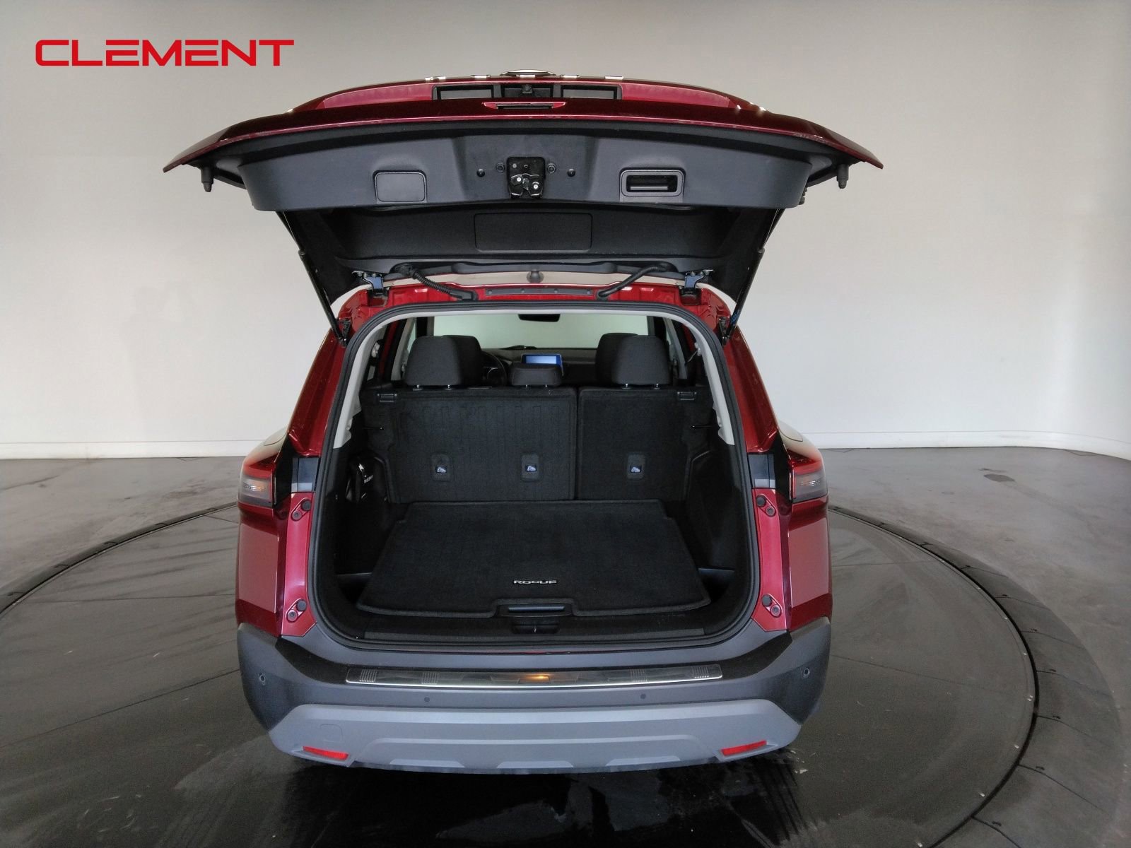 Used 2023 Nissan Rogue S image 8