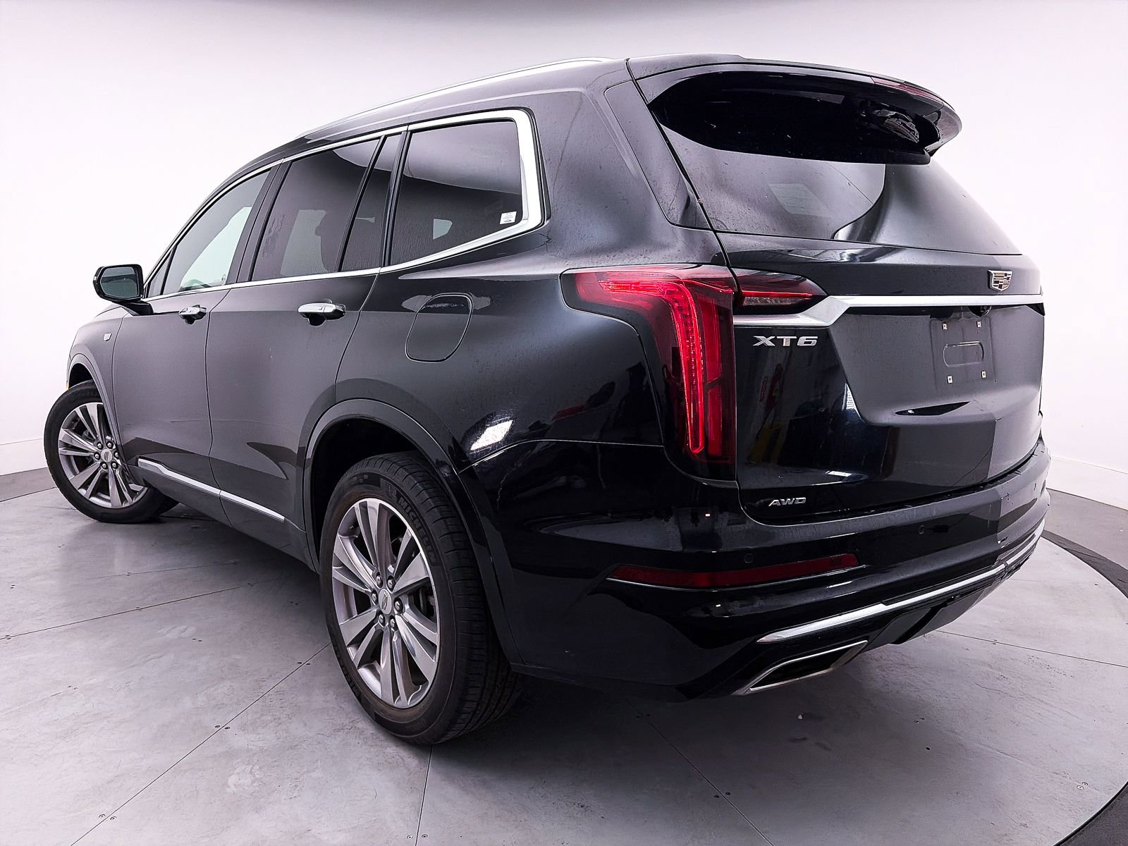Used 2023 Cadillac XT6 Premium Luxury image 2