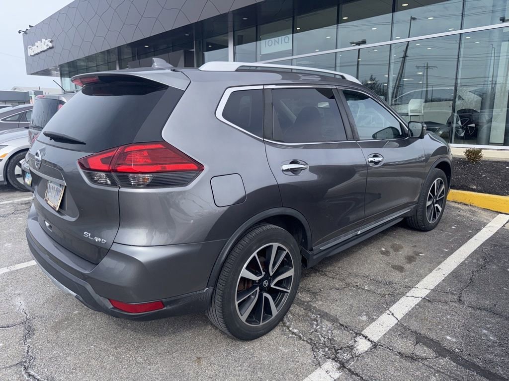 Used 2017 Nissan Rogue SL w/ SL Premium Package image 2