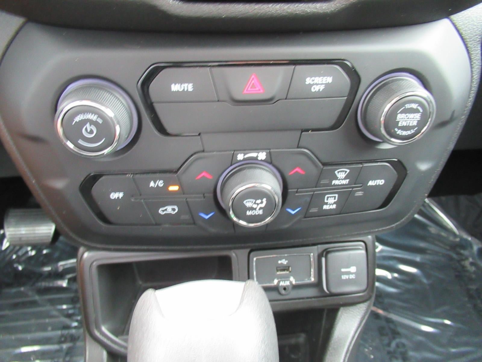 Used 2020 Jeep Renegade Latitude FWD image 26