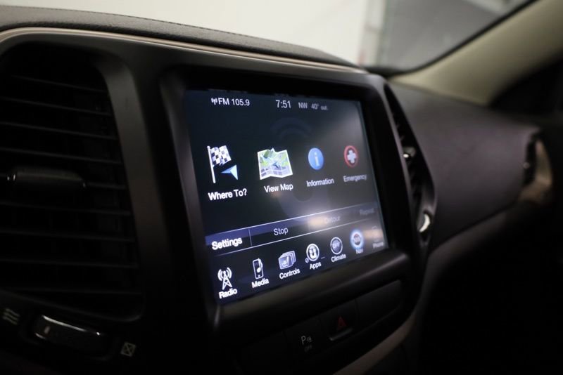 Used 2018 Jeep Cherokee Limited image 19