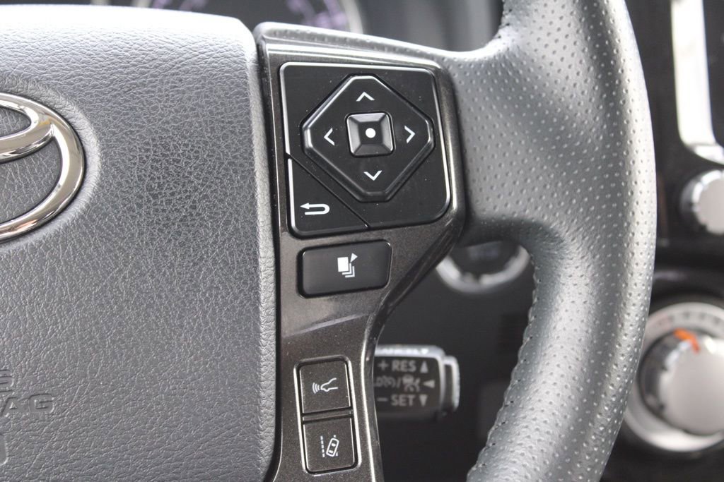 Used 2022 Toyota 4Runner TRD Off-Road Premium w/ Moonroof Package AWD/4WD image 32
