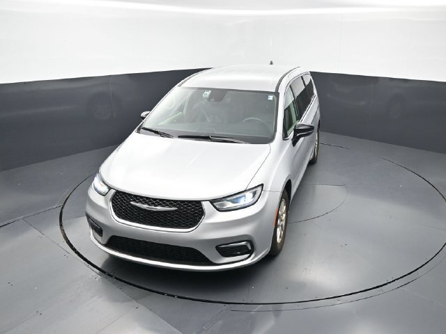 Used 2024 Chrysler Pacifica Touring-L FWD image 29