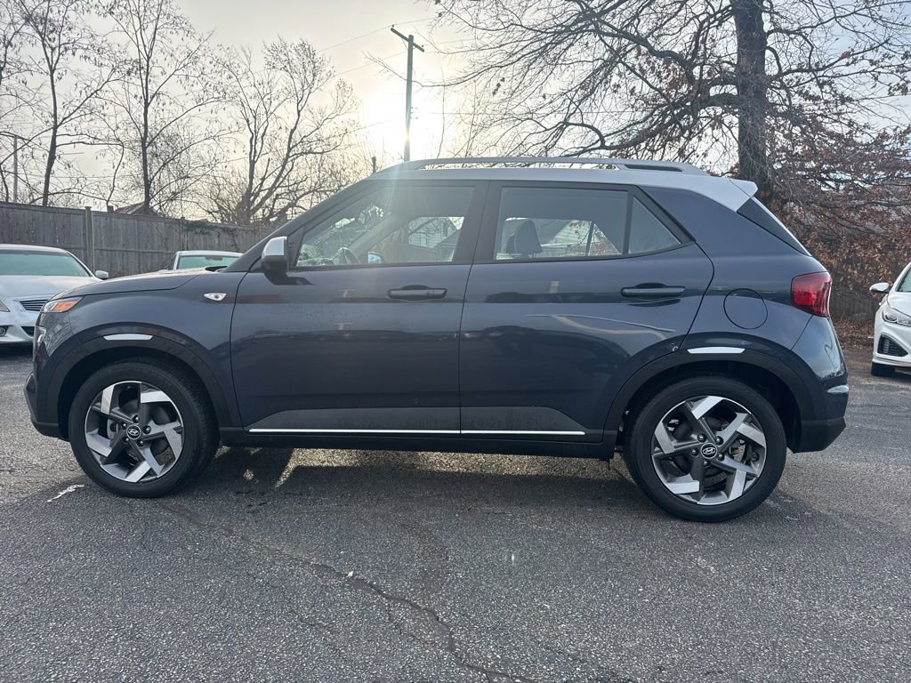 Used 2023 Hyundai Venue Limited w/ Cargo Package image 9