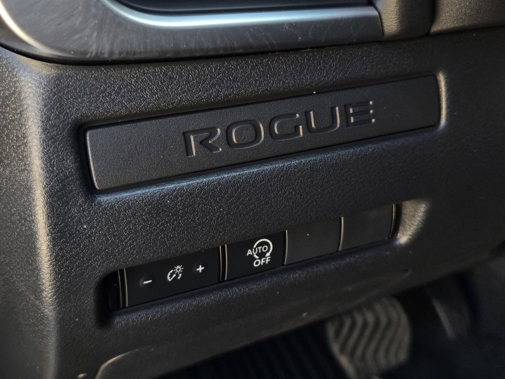 Used 2026 Nissan Rogue S FWD image 18