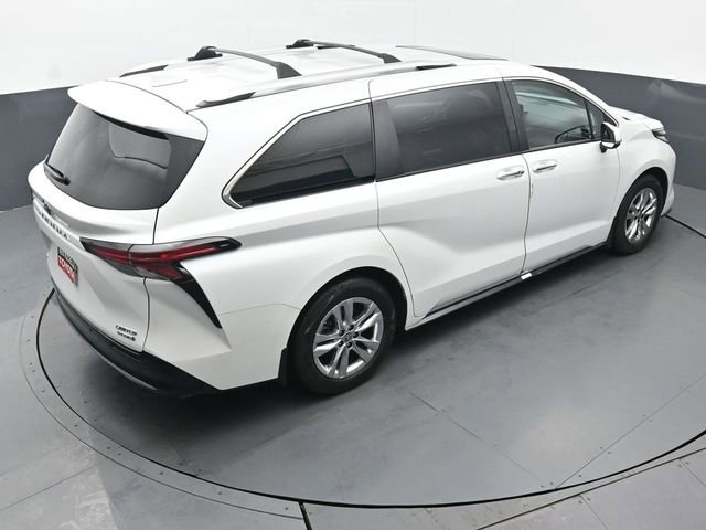 Used 2023 Toyota Sienna Limited image 47