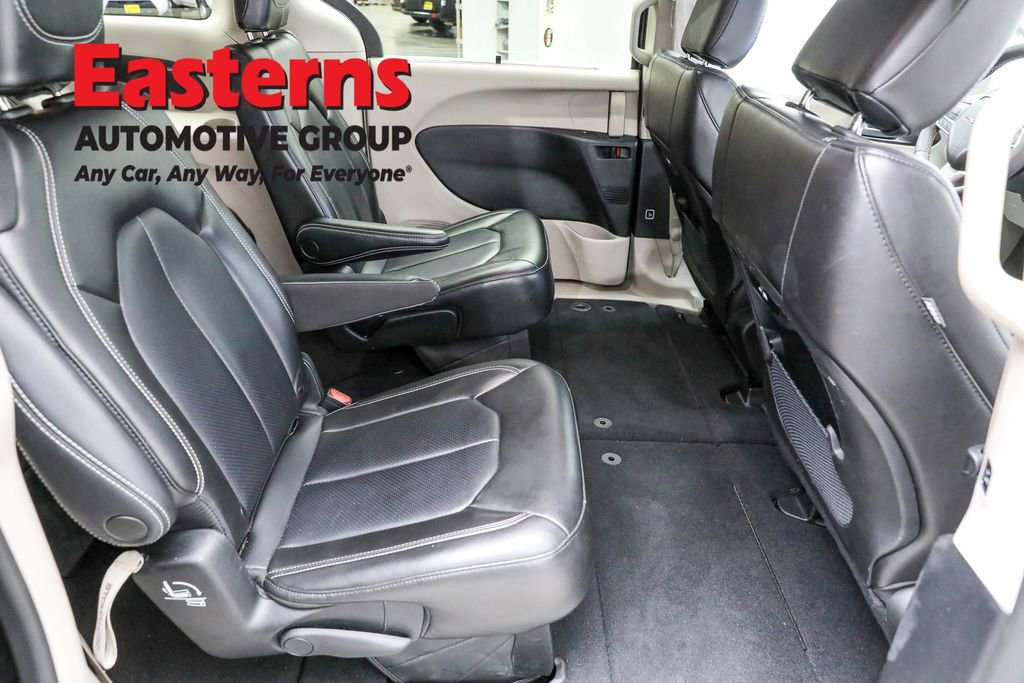 Used 2023 Chrysler Pacifica Touring-L image 24