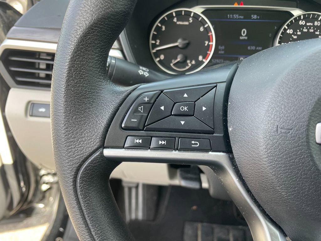 Used 2024 Nissan Altima 2.5 SV image 16