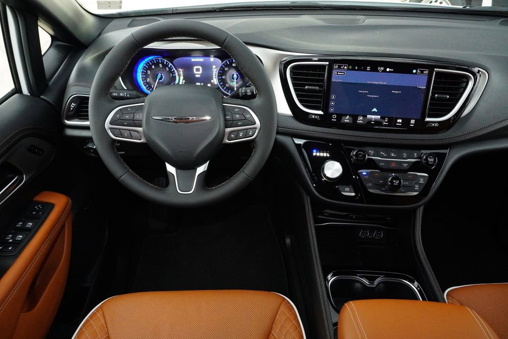 Used 2024 Chrysler Pacifica Pinnacle w/ Trailer Tow Group image 22