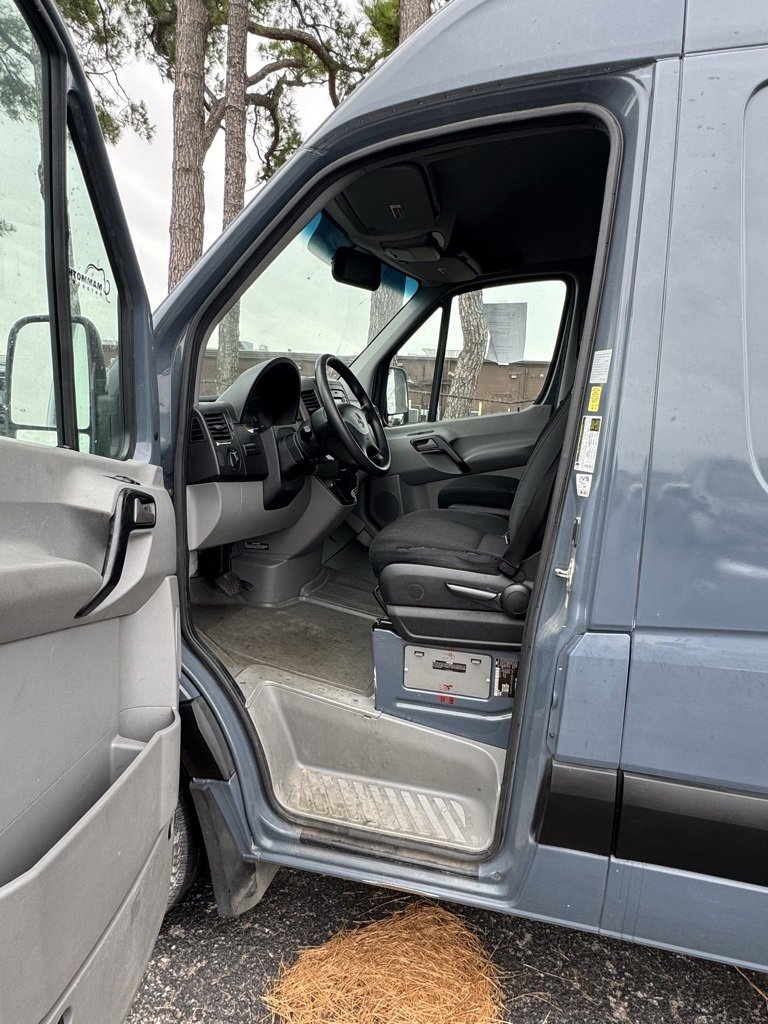 Used 2018 Mercedes-Benz Sprinter 2500 image 11