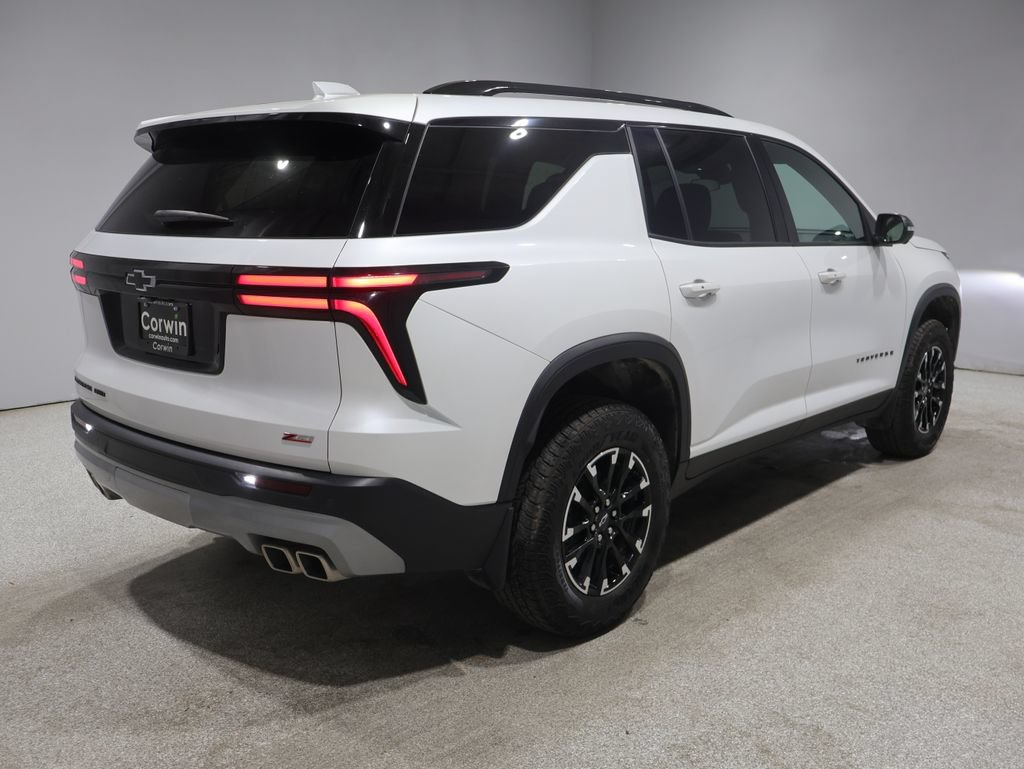 Used 2024 Chevrolet Traverse Z71 AWD/4WD image 2