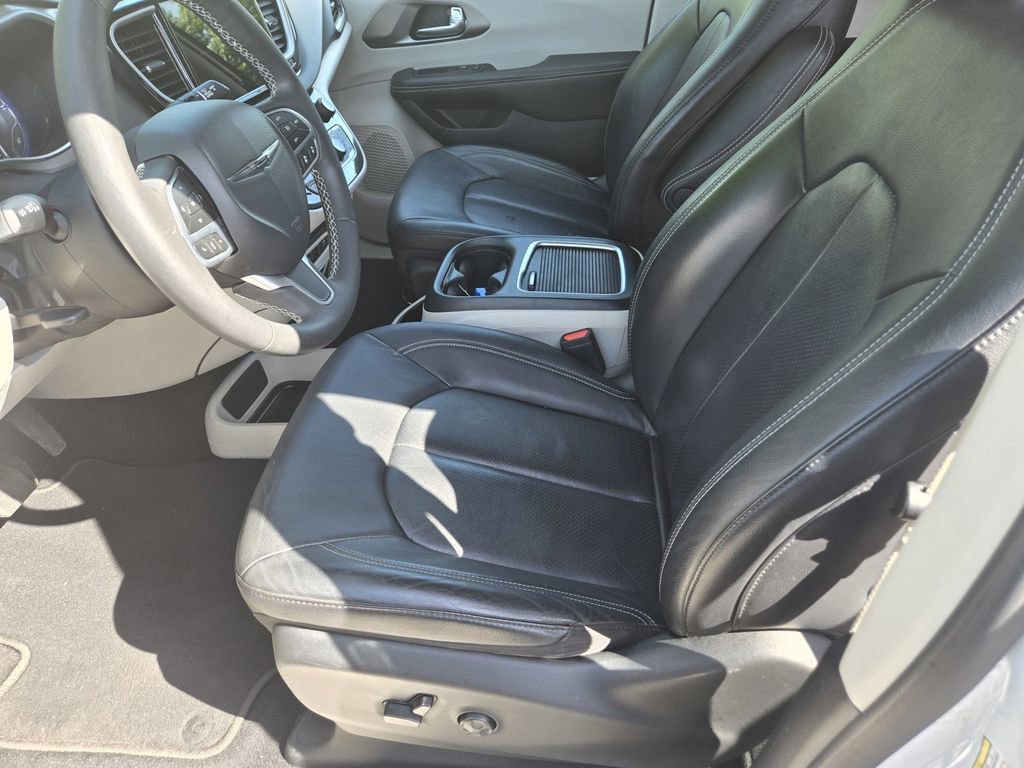 Used 2022 Chrysler Pacifica Touring-L FWD image 24