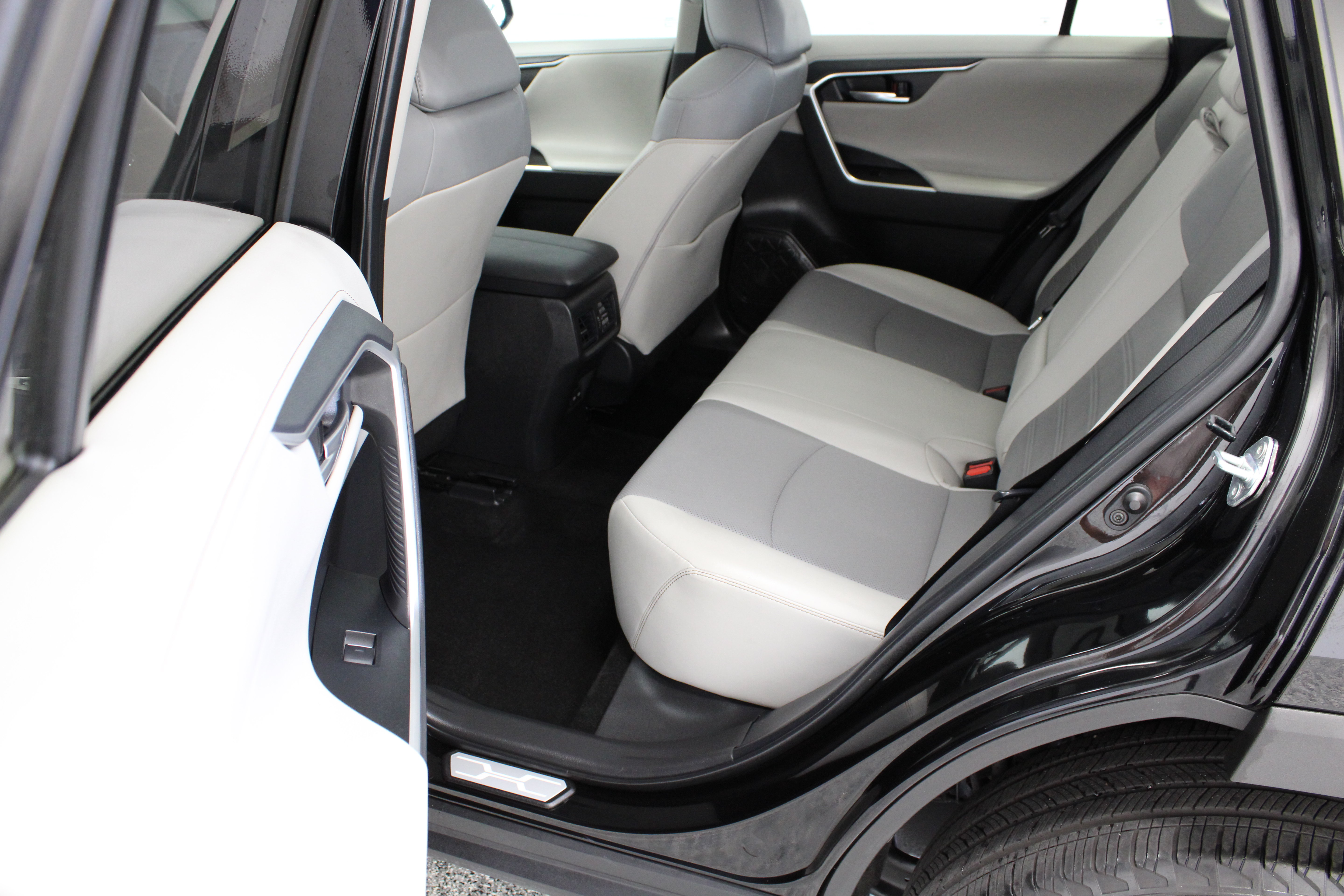 Certified 2025 Toyota RAV4 Limited FWD image 30