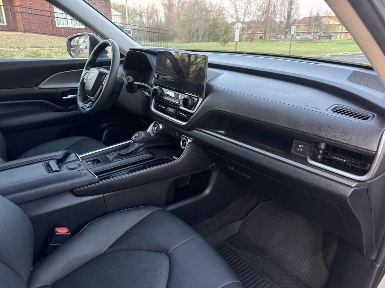 Used 2024 Toyota Grand Highlander AWD image 26