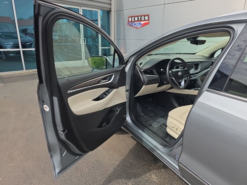 Used 2023 Buick Enclave Avenir FWD image 10