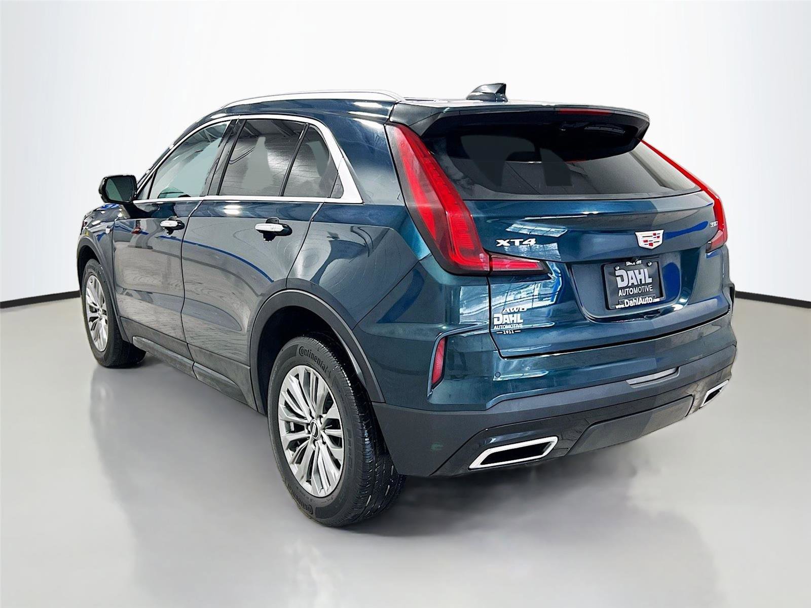 Used 2025 Cadillac XT4 Premium Luxury image 5