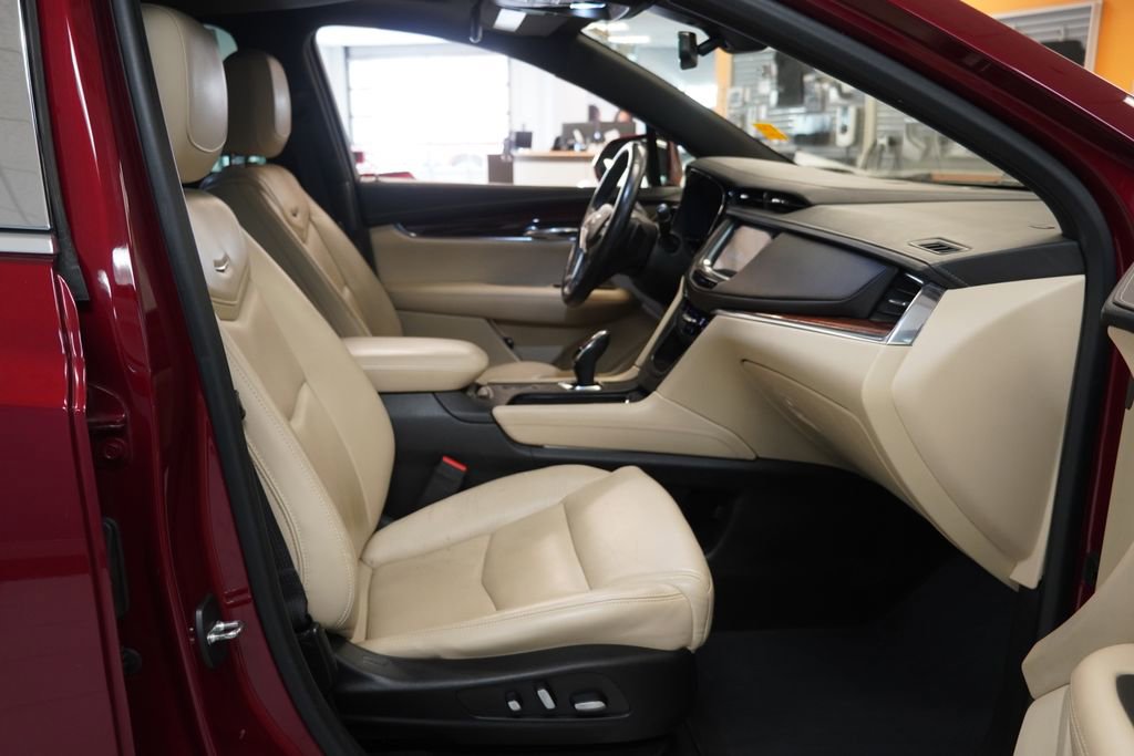 Used 2017 Cadillac XT5 Premium Luxury w/ Advanced Security Package FWD image 26