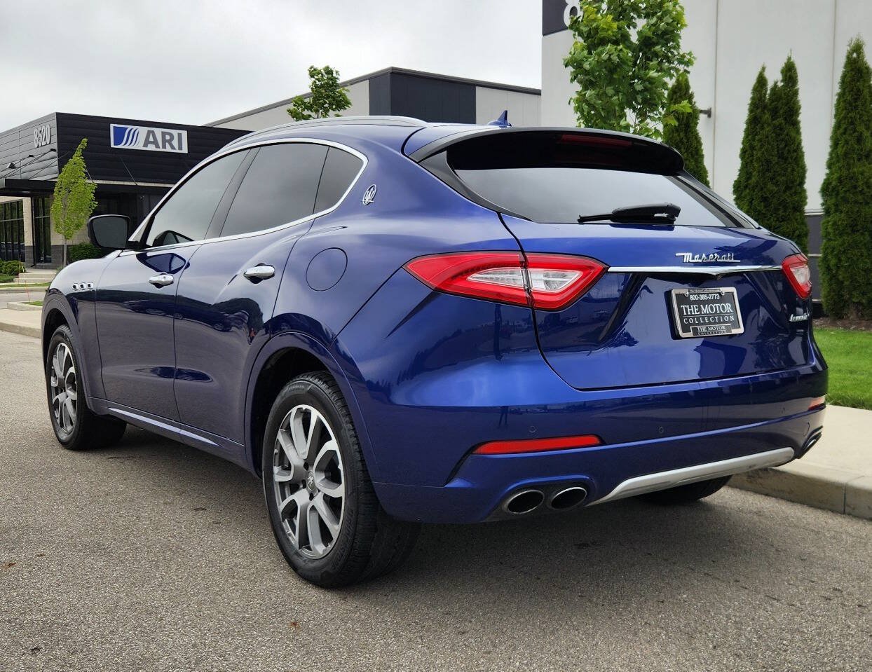 Used 2017 Maserati Levante w/ Luxury Package AWD/4WD image 3