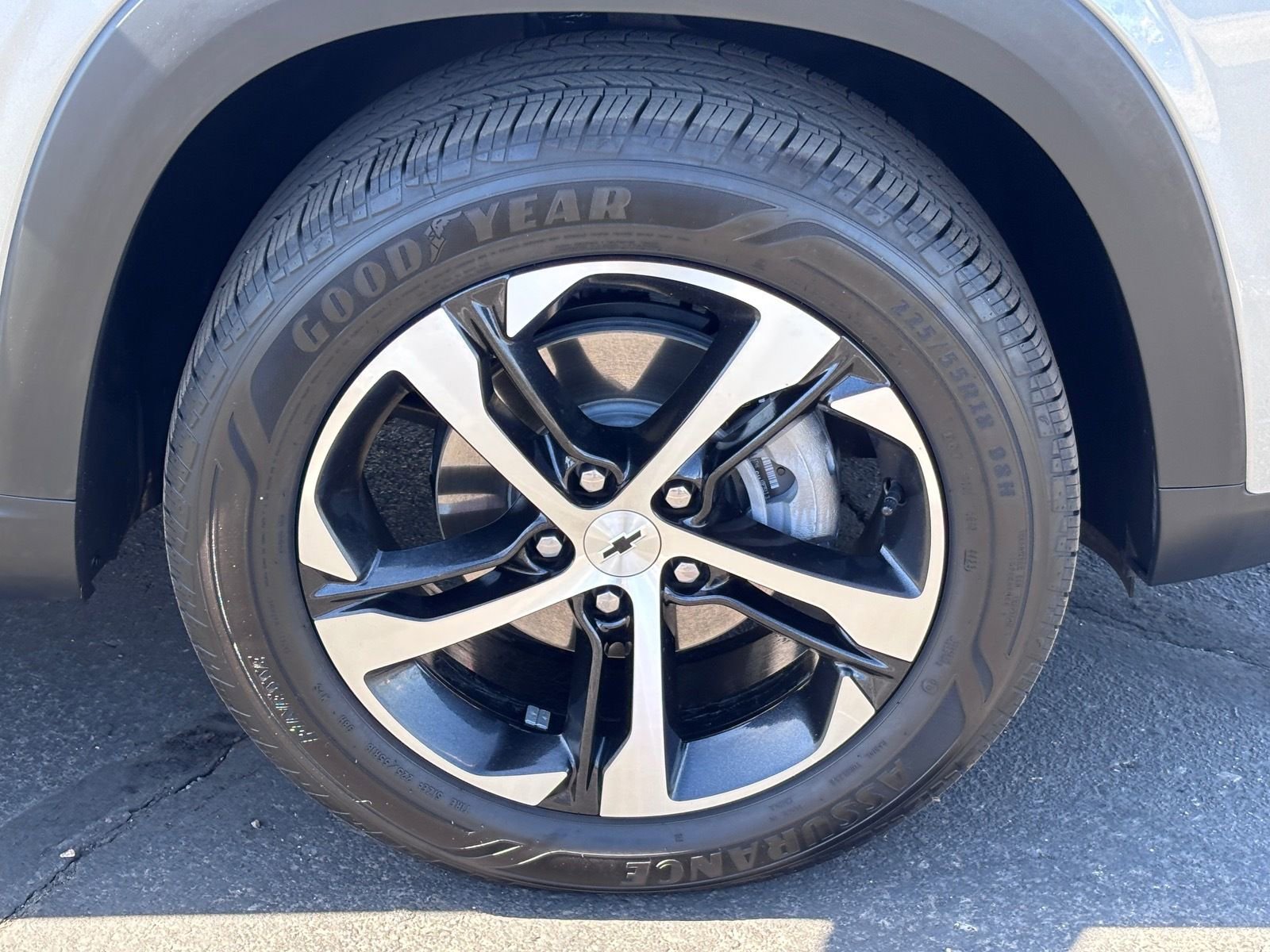 Used 2024 Chevrolet Trax RS FWD image 11