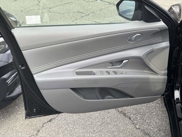 Used 2025 Hyundai Elantra SEL image 14