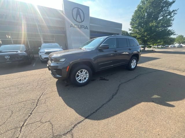 Used 2023 Jeep Grand Cherokee Laredo AWD/4WD image 35