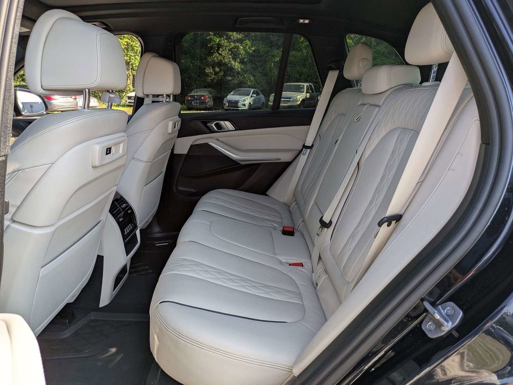 Used 2022 BMW X5 xDrive40i w/ M Sport Package AWD/4WD image 15