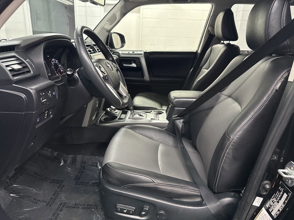 Used 2022 Toyota 4Runner SR5 Premium w/ Moonroof Package AWD/4WD image 18