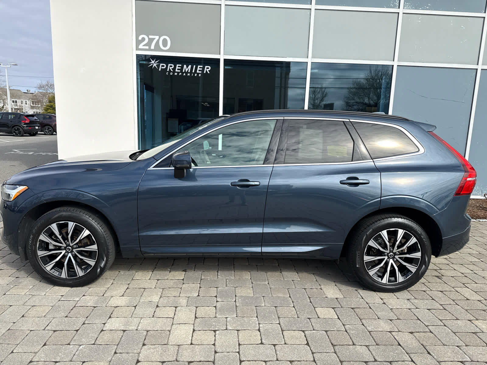 Used 2023 Volvo XC60 B5 Core w/ Climate Package image 12
