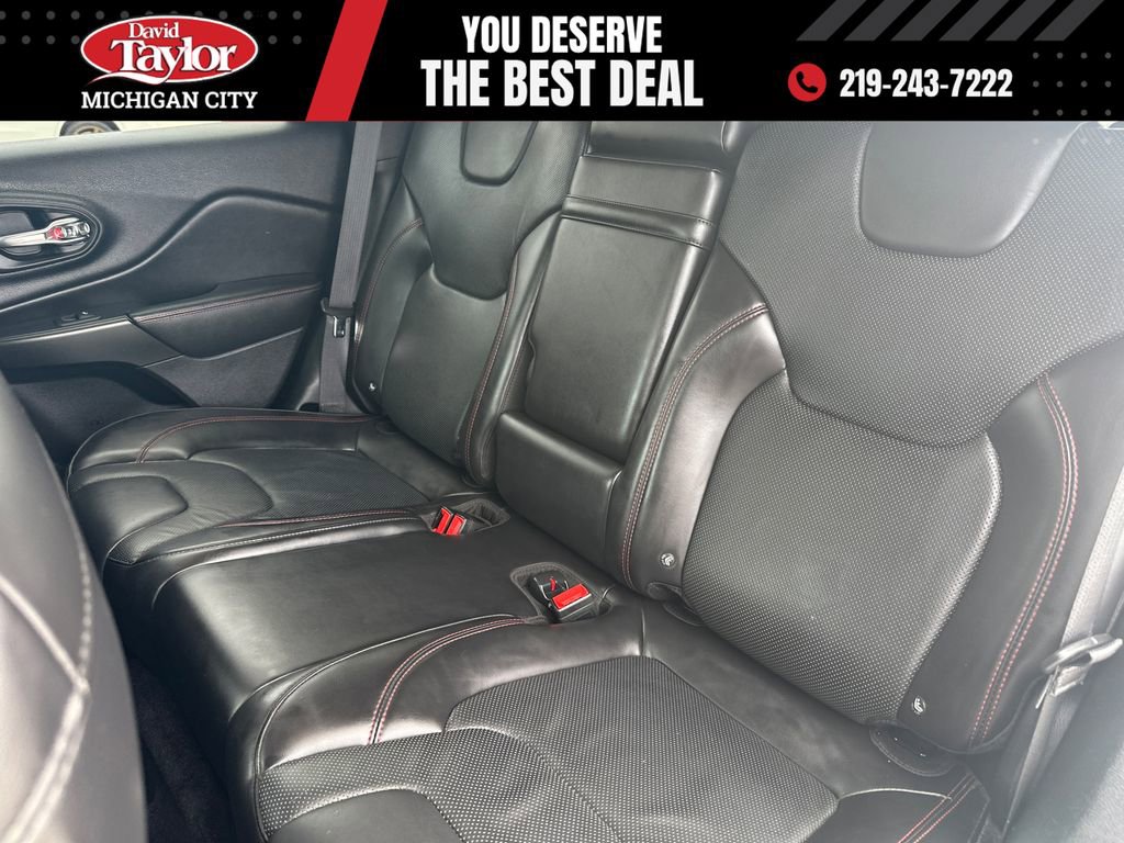 Used 2019 Jeep Cherokee Trailhawk image 18