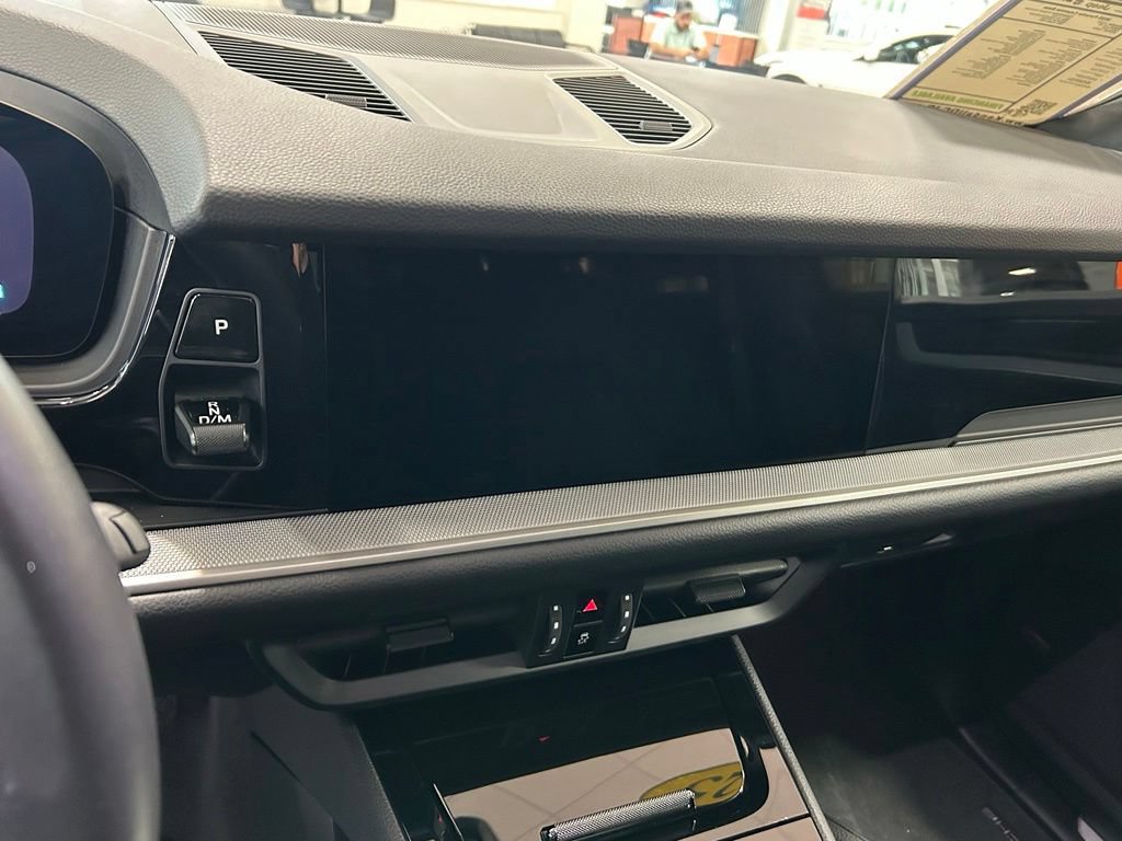 Used 2025 Porsche Cayenne AWD/4WD image 33