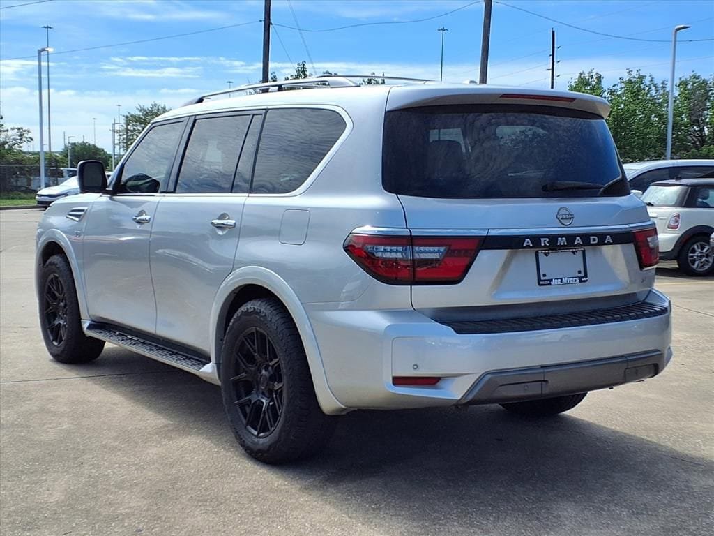 Used 2022 Nissan Armada SL w/ Captain's Chairs Package RWD image 2