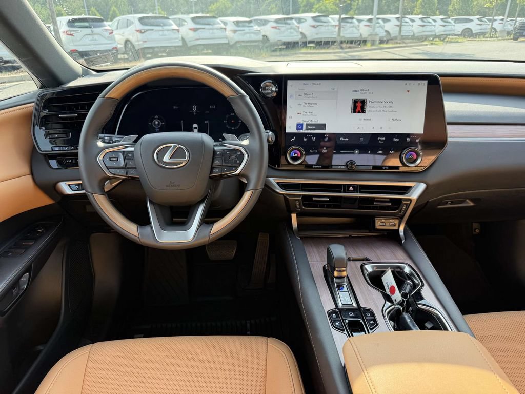 Used 2025 Lexus RX 350 Premium w/ Accessory Package AWD/4WD image 8