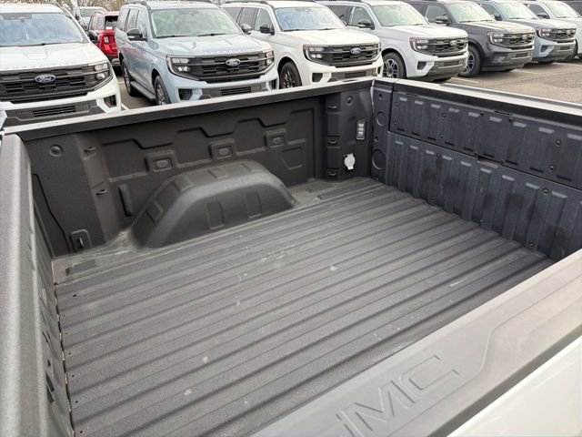 Used 2023 GMC Sierra 1500 SLT w/ SLT Premium Package AWD/4WD image 14