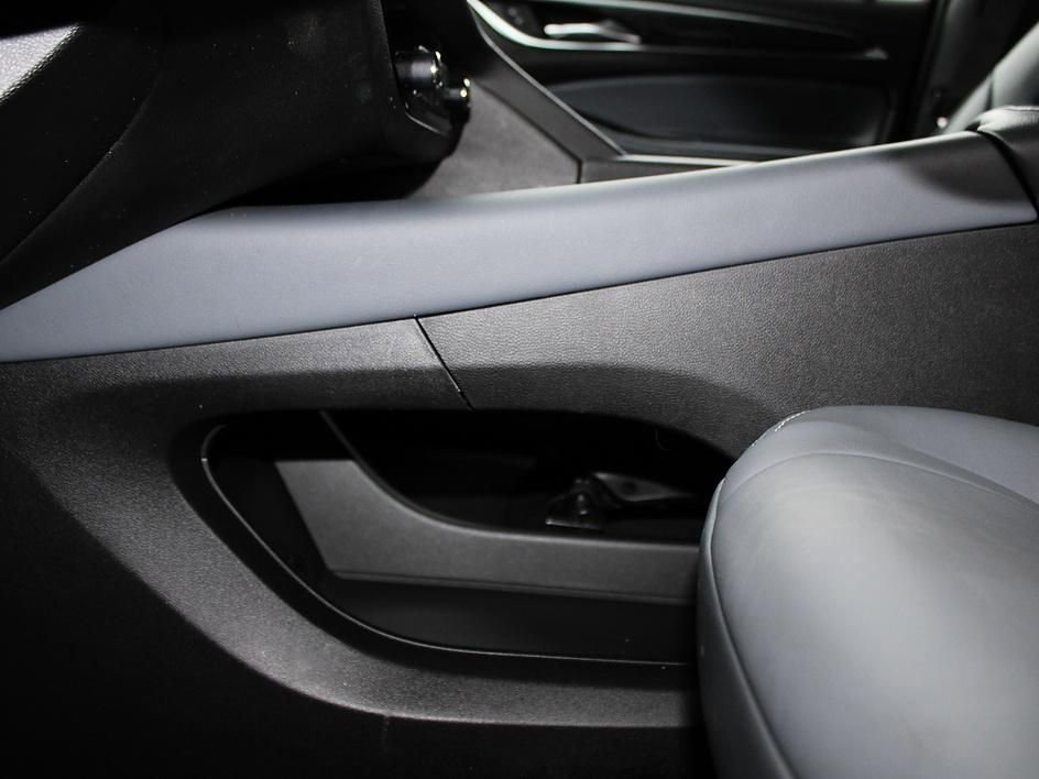 Used 2023 Buick Enclave Essence w/ Sport Touring Edition image 35