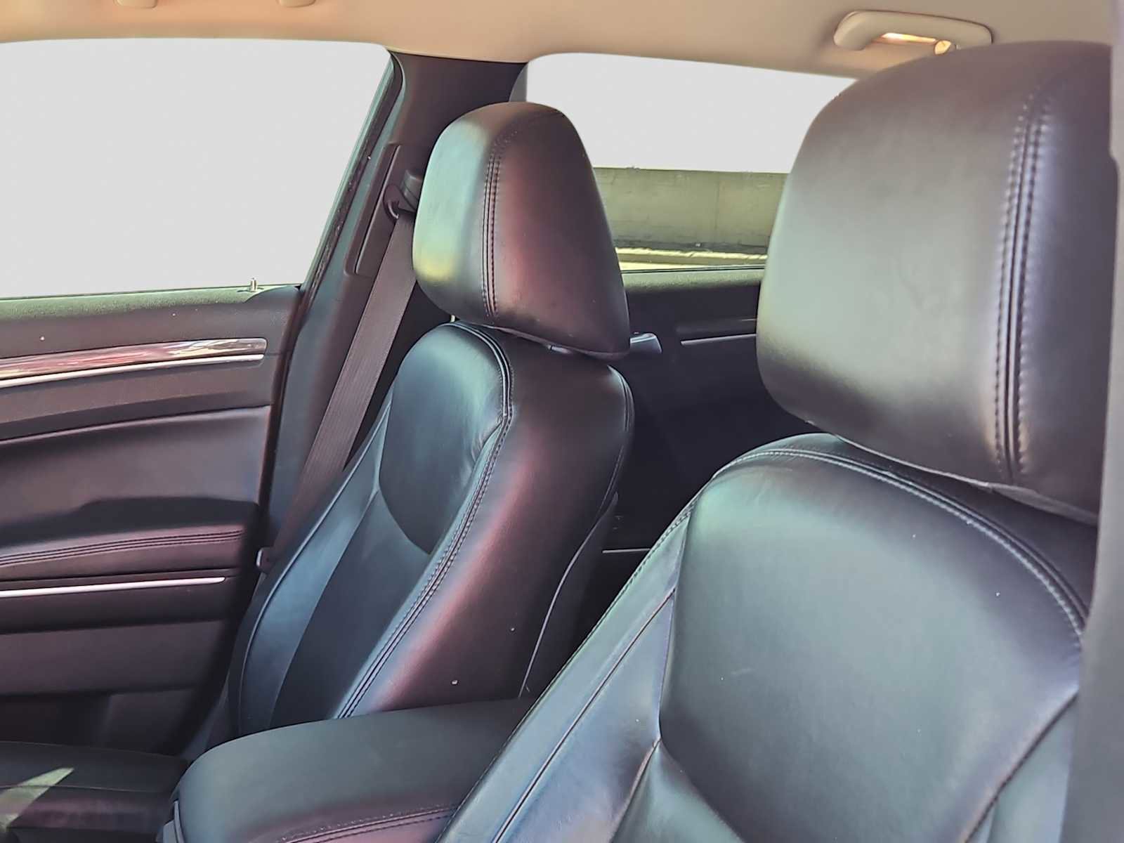 Used 2022 Chrysler 300 Touring L image 17