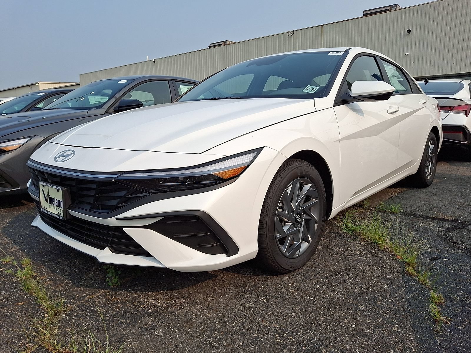 New 2025 Hyundai Elantra Hybrid FWD image 2