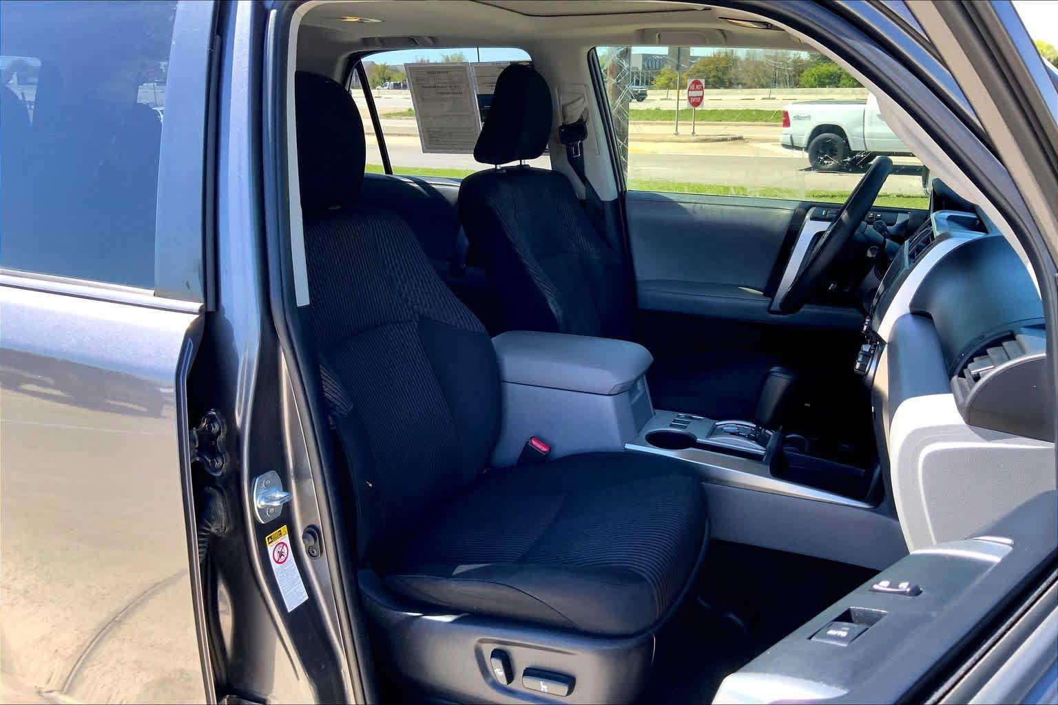 Used 2013 Toyota 4Runner SR5 w/ Convenience Pkg image 9