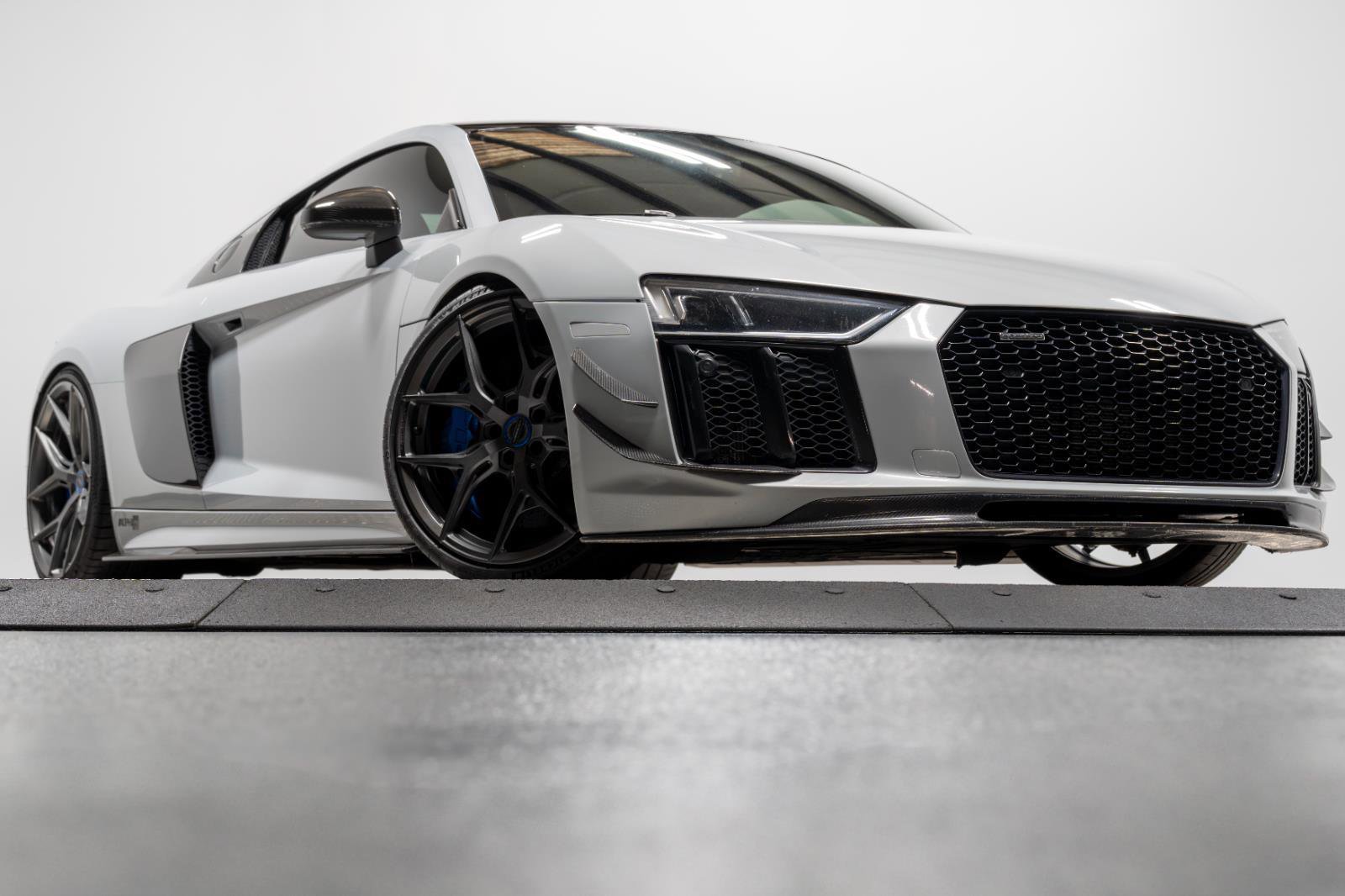 Used 2017 Audi R8 V10 plus w/ Full Leather Package image 36