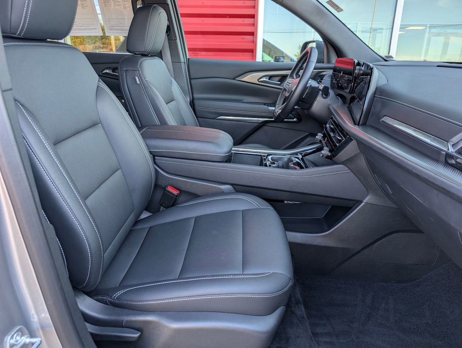 Certified 2025 Chevrolet Traverse LT image 39