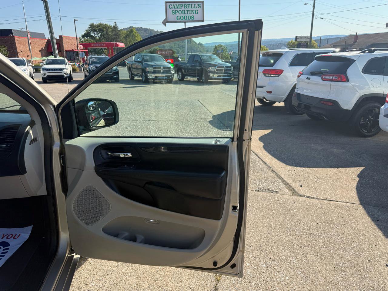 Used 2016 Dodge Grand Caravan SXT image 63