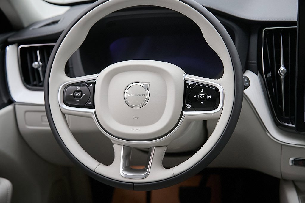 New 2026 Volvo XC60 B5 Ultra w/ Climate Package image 21